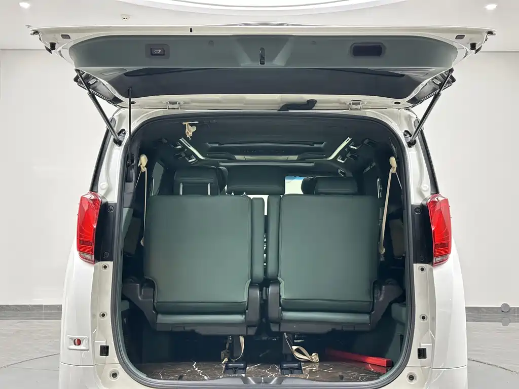 Toyota Alphard 2018 — фото 22