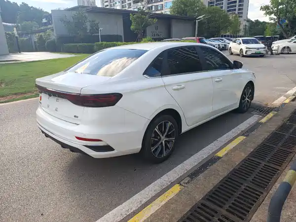 Geely Emgrand 2023