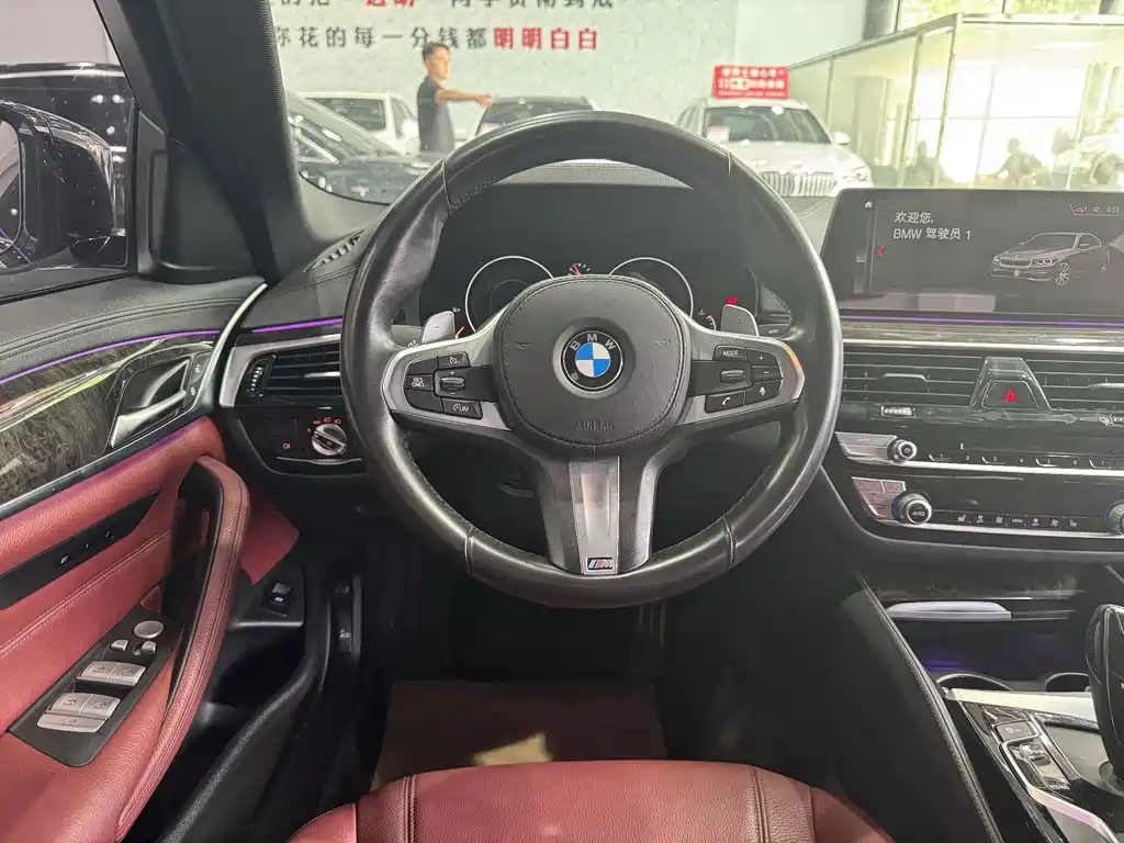 BMW 5 Series 2019 — фото 11