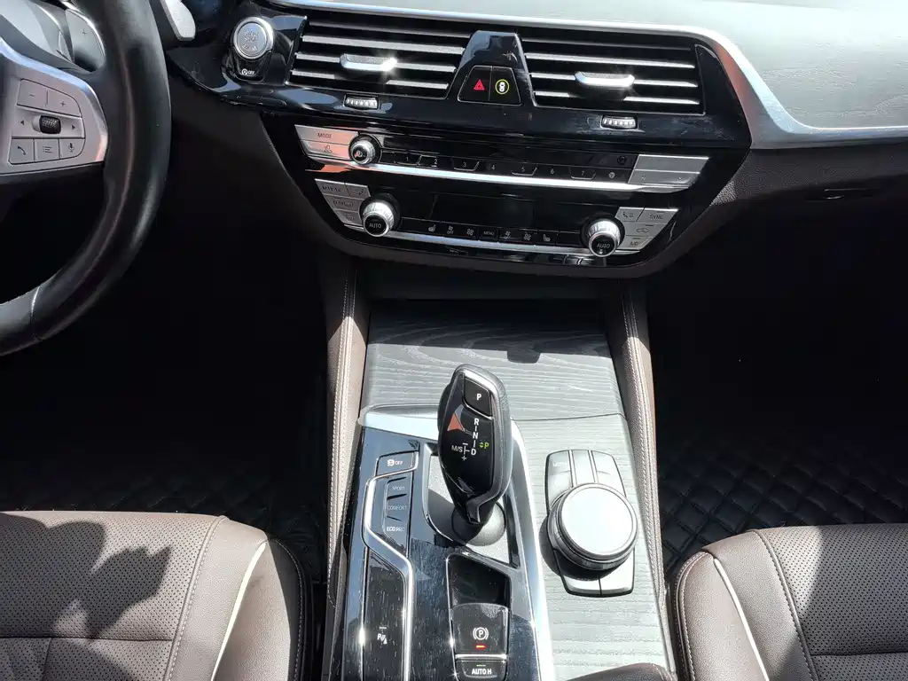 BMW 5 Series 2023 — фото 12