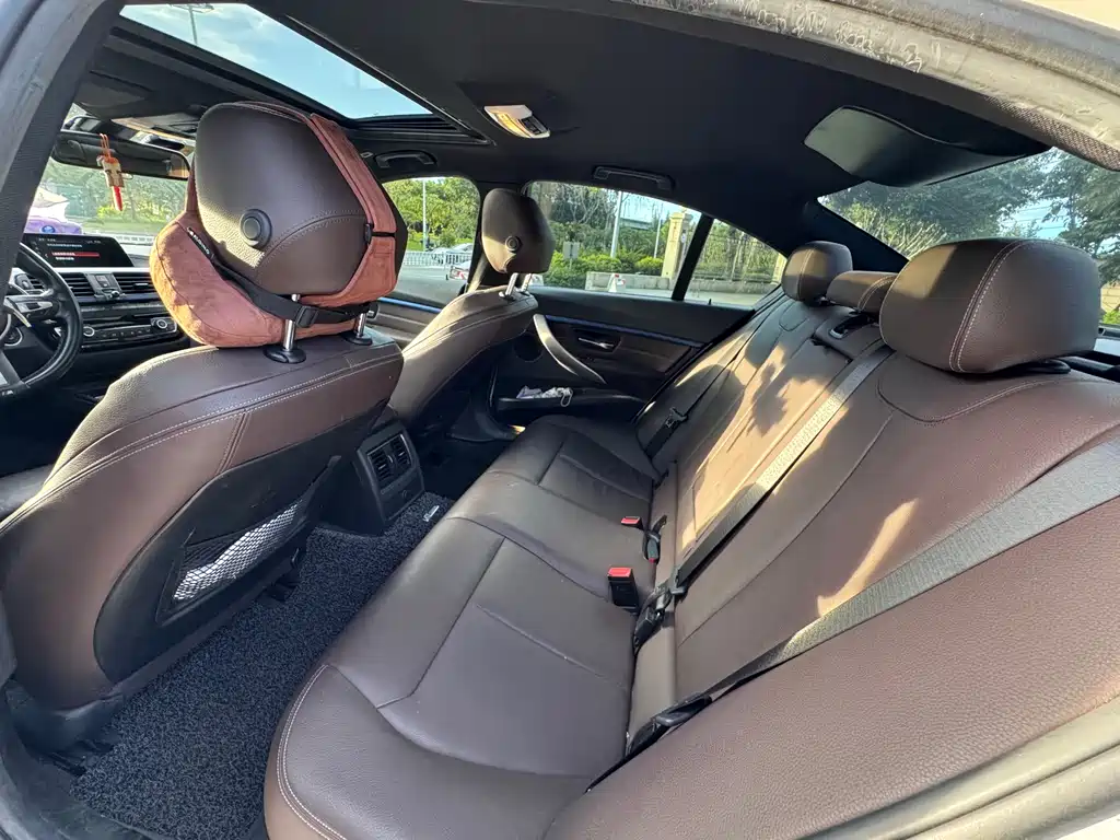 BMW 3 Series 2019 — фото 10
