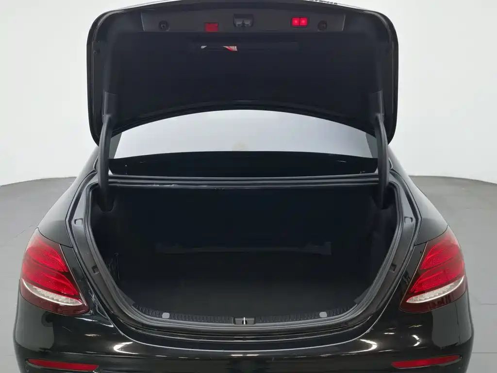 Mercedes-Benz E-Class 2020 — фото 16