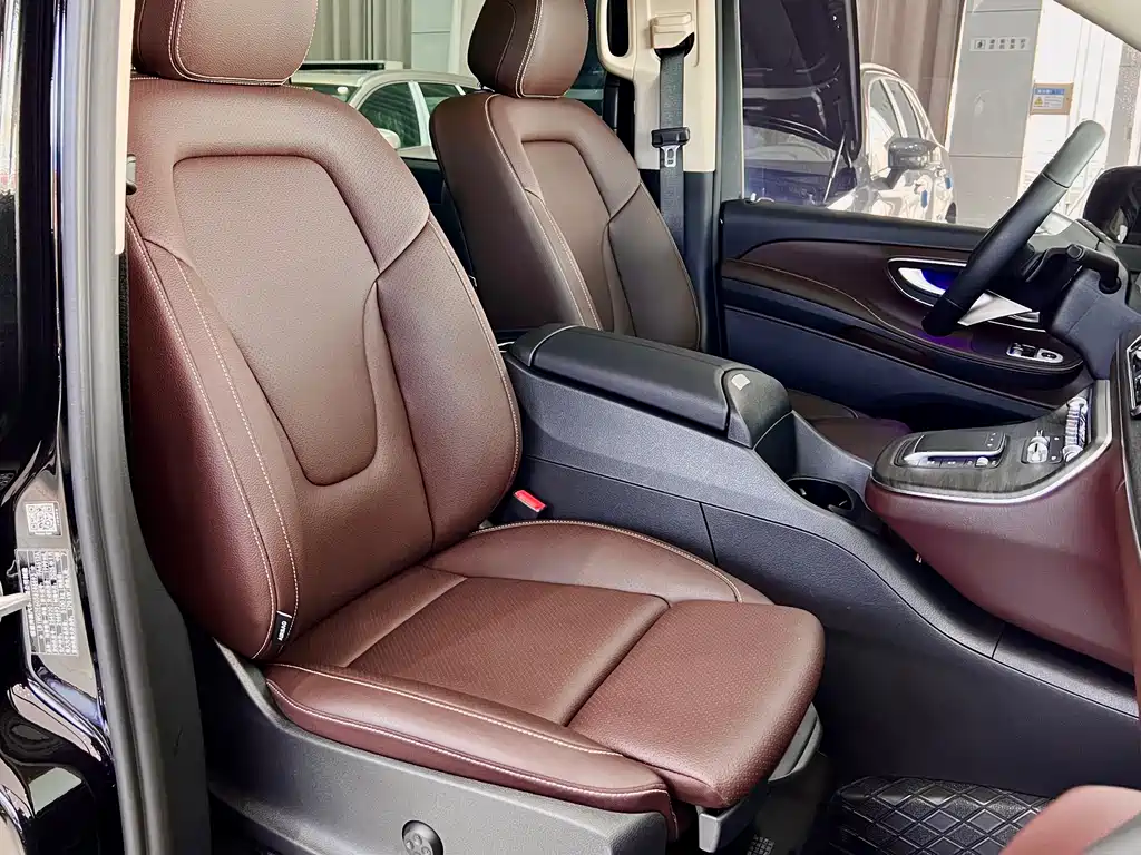 Mercedes-Benz V-Class 2025 — фото 8