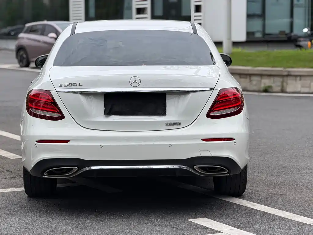 Mercedes-Benz E-Class 2018 — фото 14