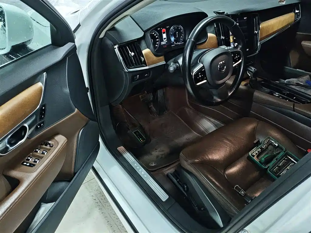 Volvo S90 2020 — фото 16
