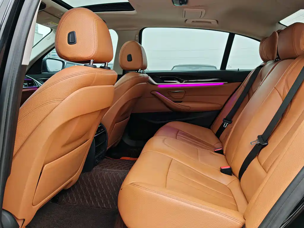 BMW 5 Series 2017 — фото 15