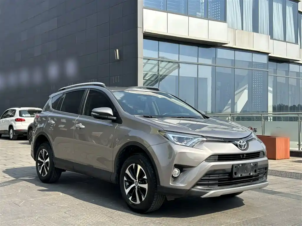 Toyota RAV4 2018 — фото 13