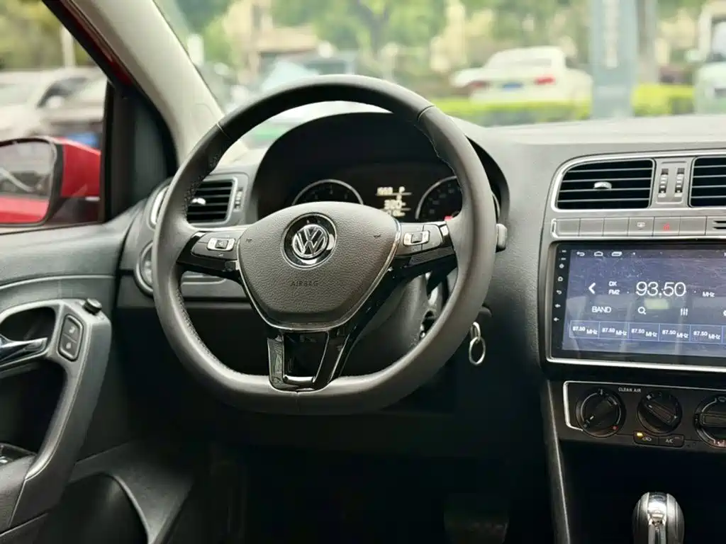 Volkswagen Polo 2016 — фото 16