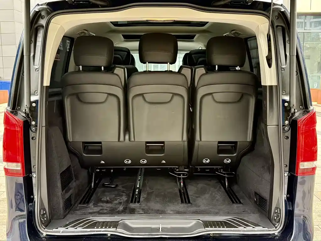 Mercedes-Benz V-Class 2022 — фото 15