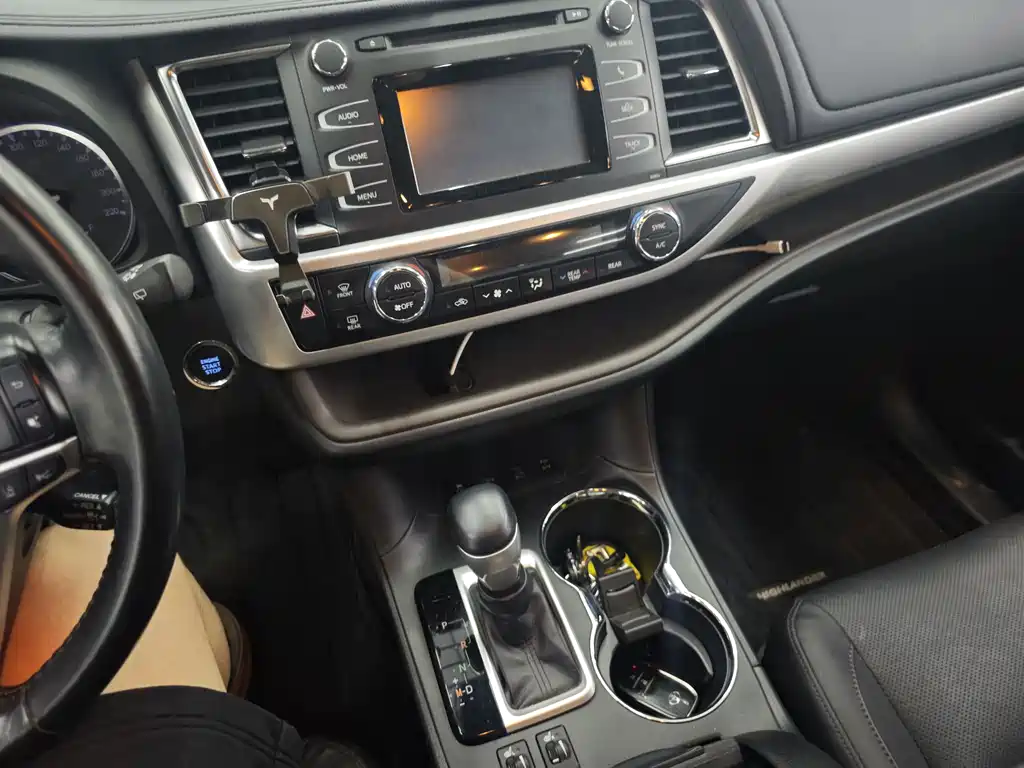 Toyota Highlander 2018 — фото 9