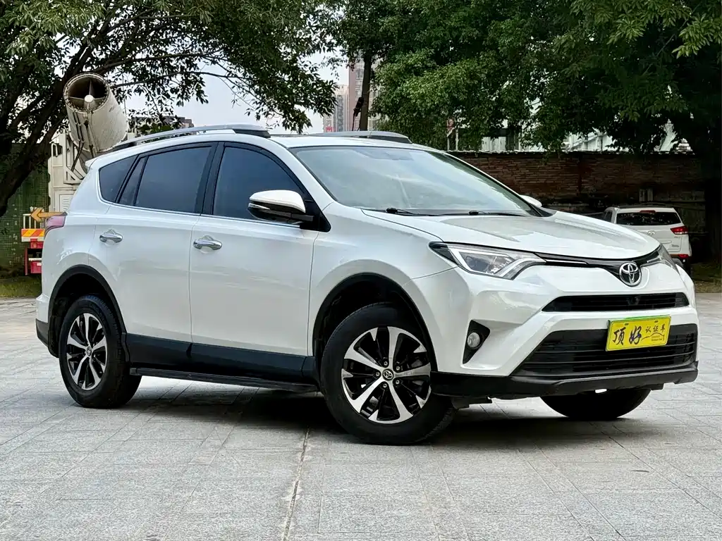 Toyota RAV4 2017 — фото 3