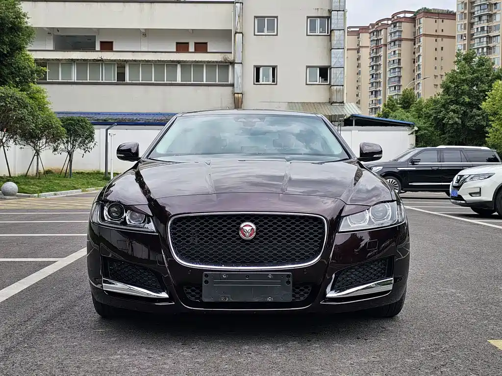 Jaguar XFL 2017 — фото 1