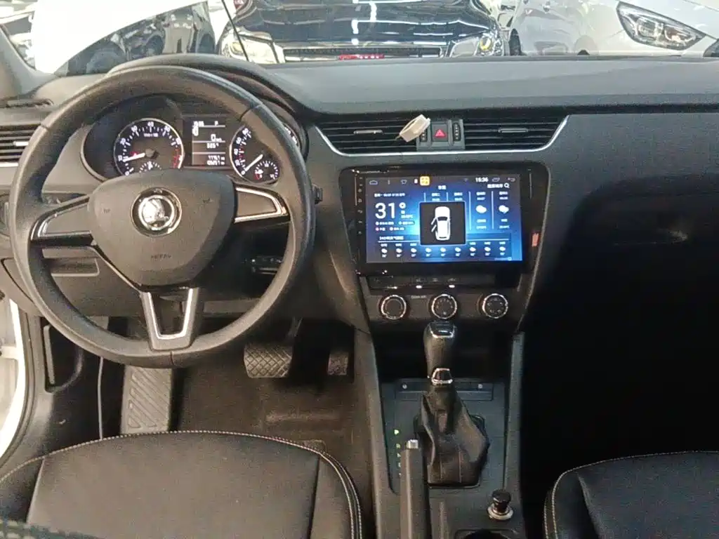 Skoda Octavia 2017 — фото 10