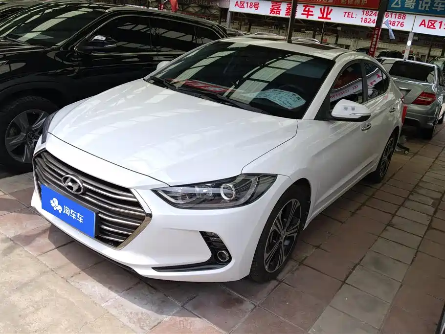 Hyundai Elantra 2019 — фото 1