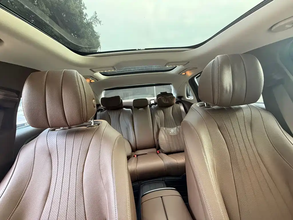 Mercedes-Benz E-Class 2022 — фото 11