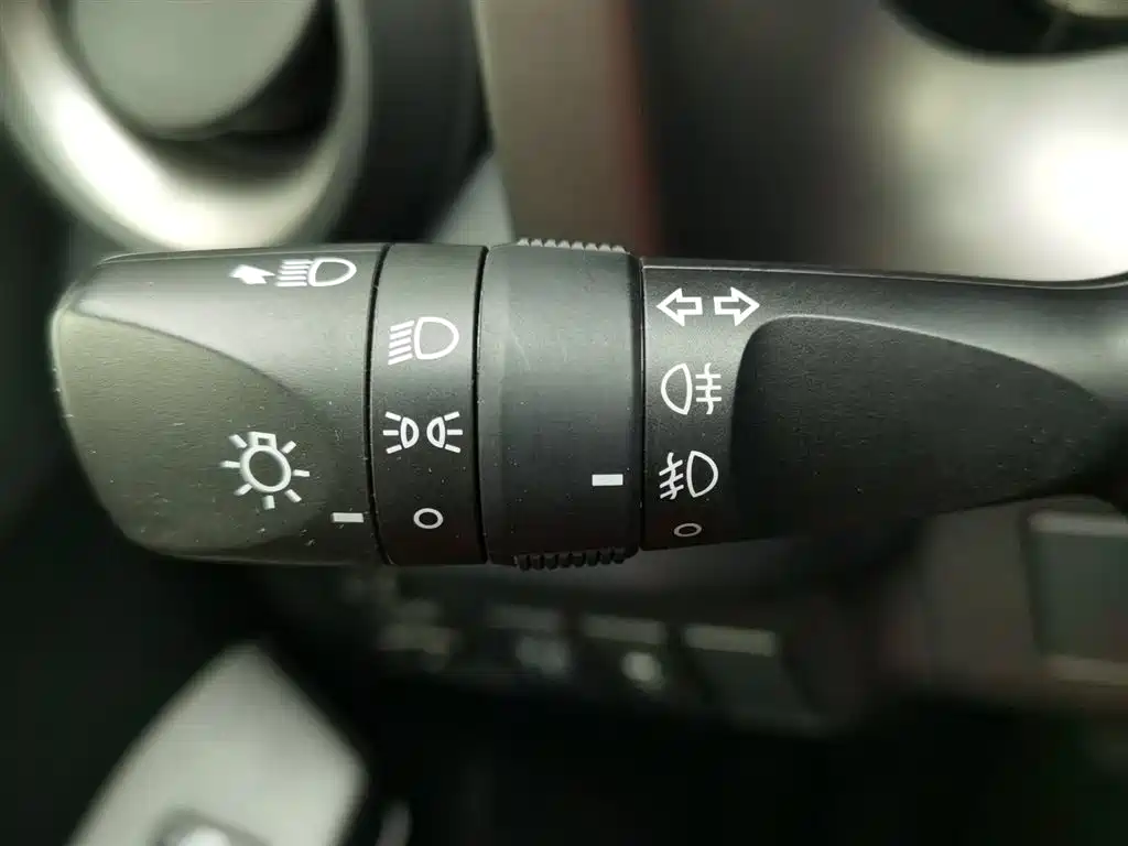 Toyota RAV4 2019 — фото 21