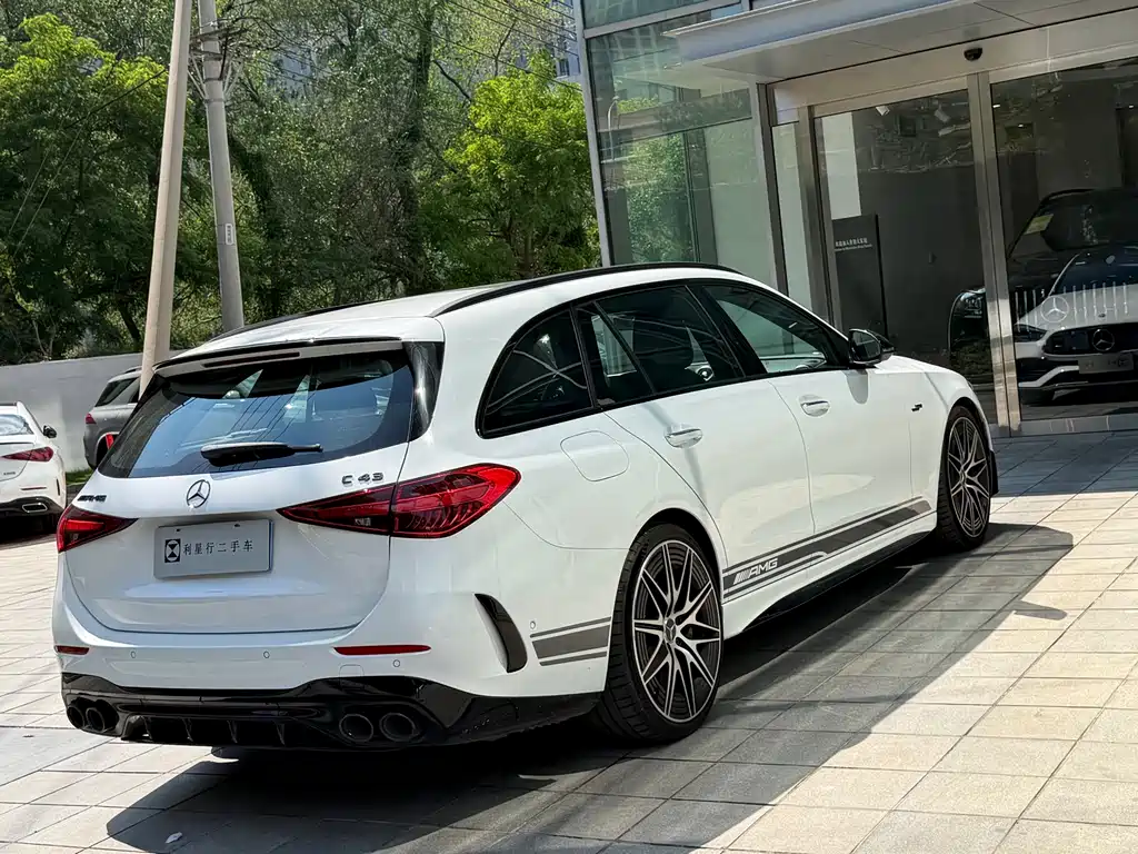 Mercedes-Benz C-Class AMG 2025 — фото 15