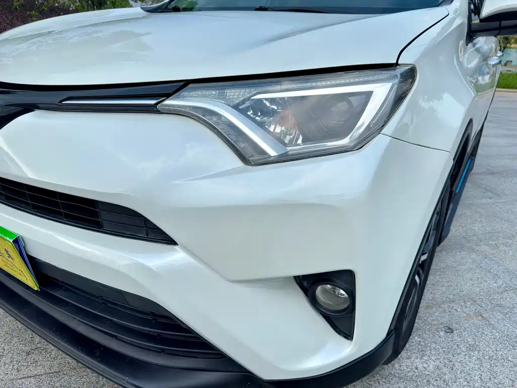 Toyota RAV4 2017 — фото 21