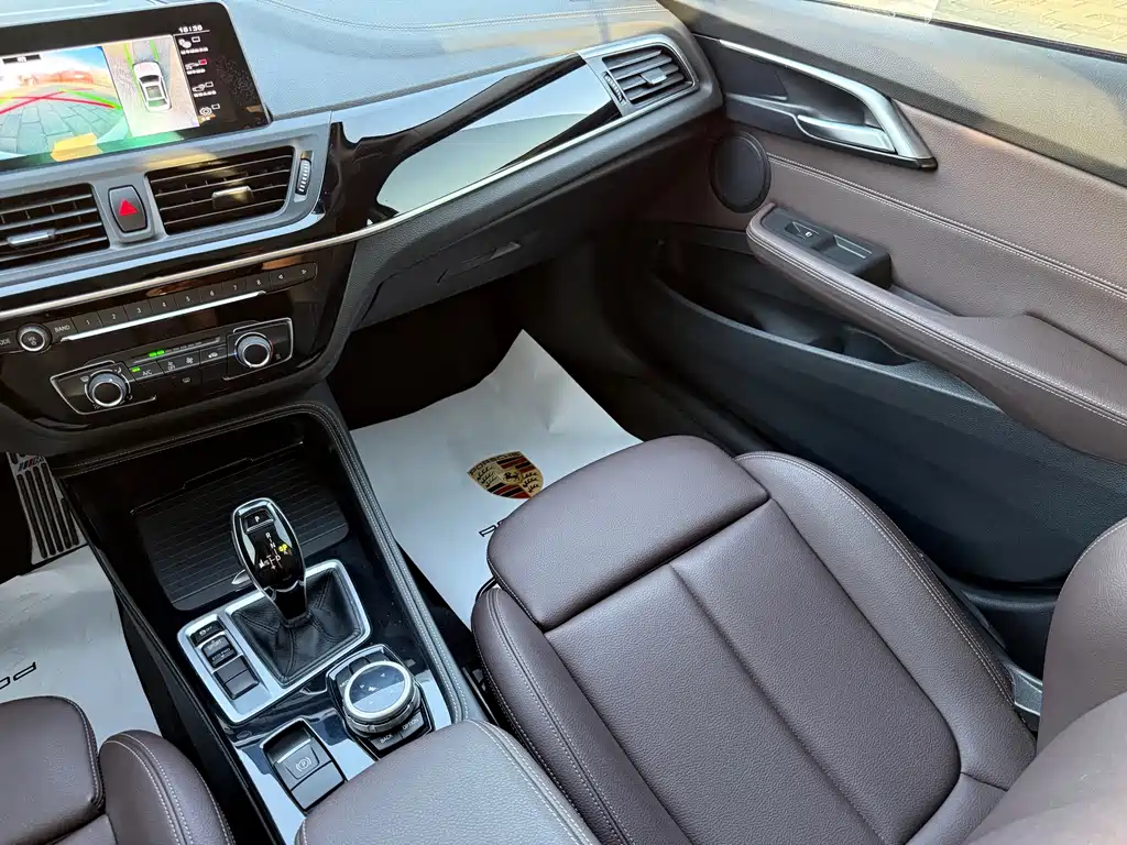BMW 1 Series 2020 — фото 16