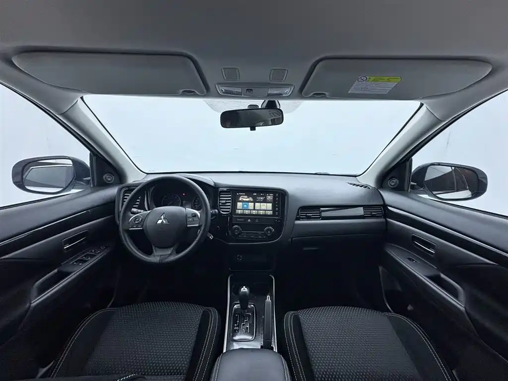 Mitsubishi Outlander 2022 — фото 22