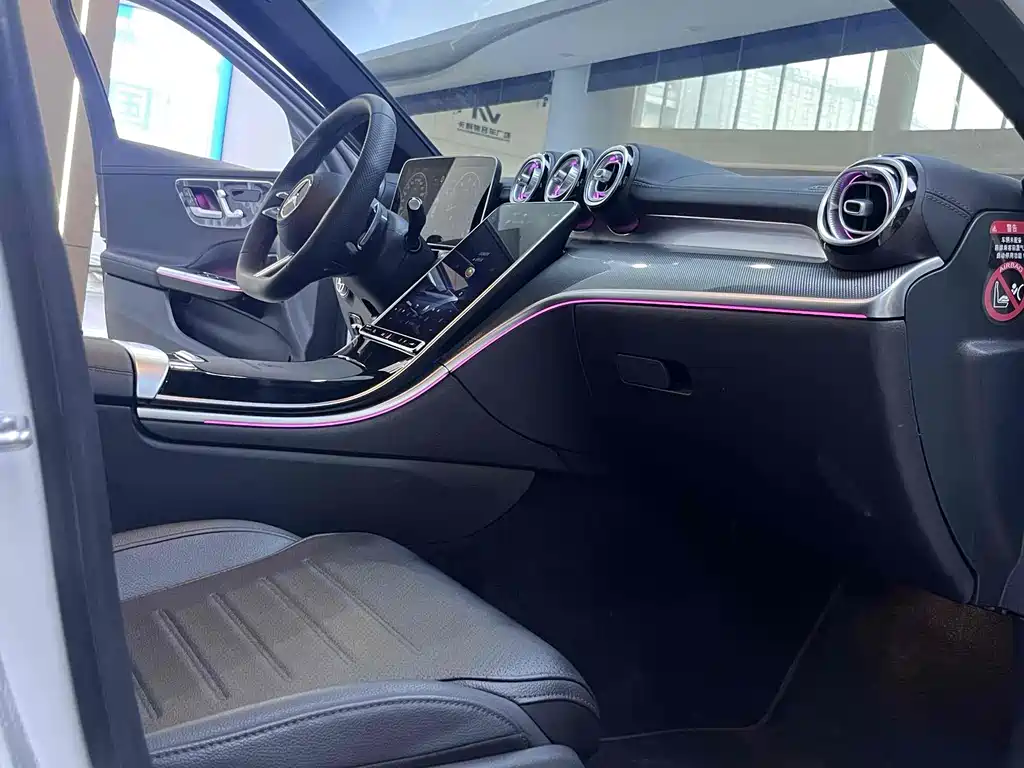 Mercedes-Benz C-Class 2025 — фото 10