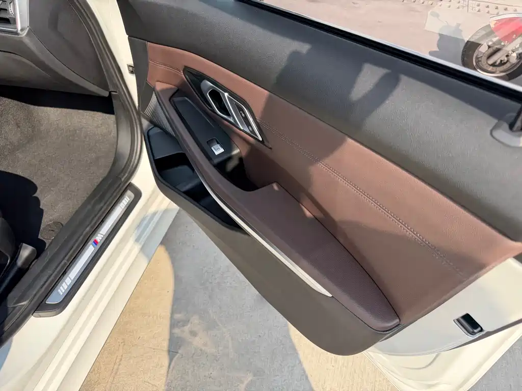 BMW 3 Series 2023 — фото 11