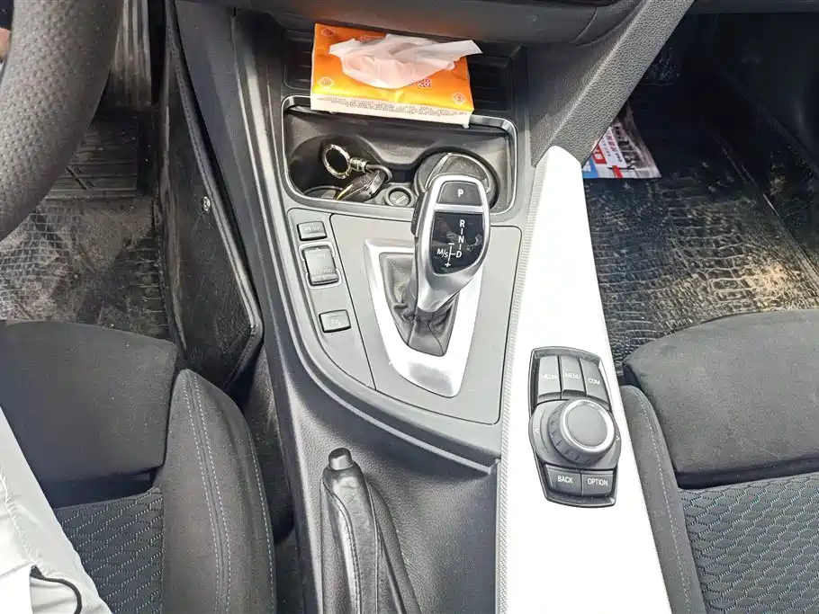 BMW 3 Series 2017 — фото 16
