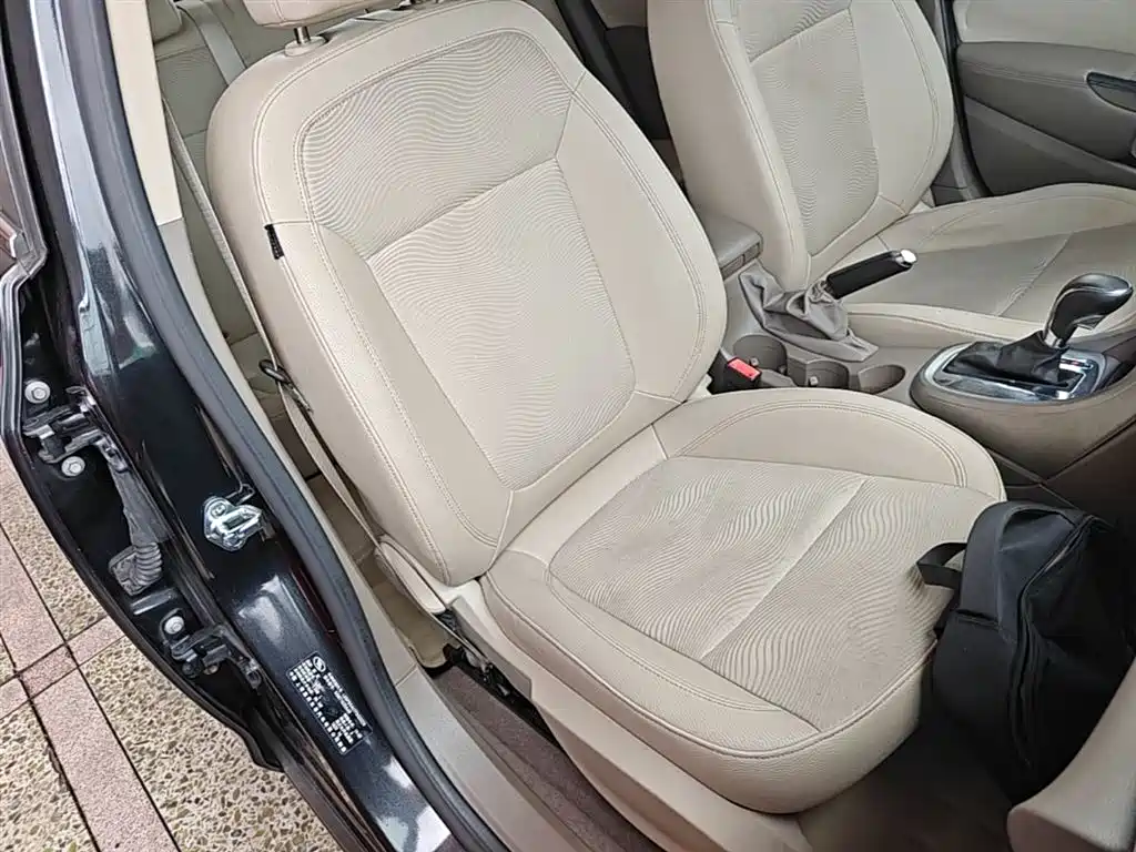 Buick Excelle 2015 — фото 25