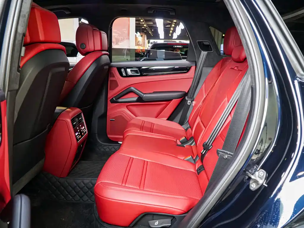Porsche Cayenne Hybrid 2023