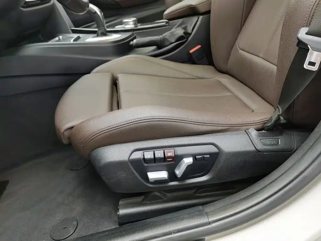 BMW 3 Series 2018 — фото 20