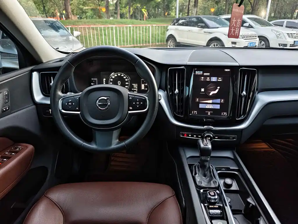 Volvo XC60 2020 — фото 16