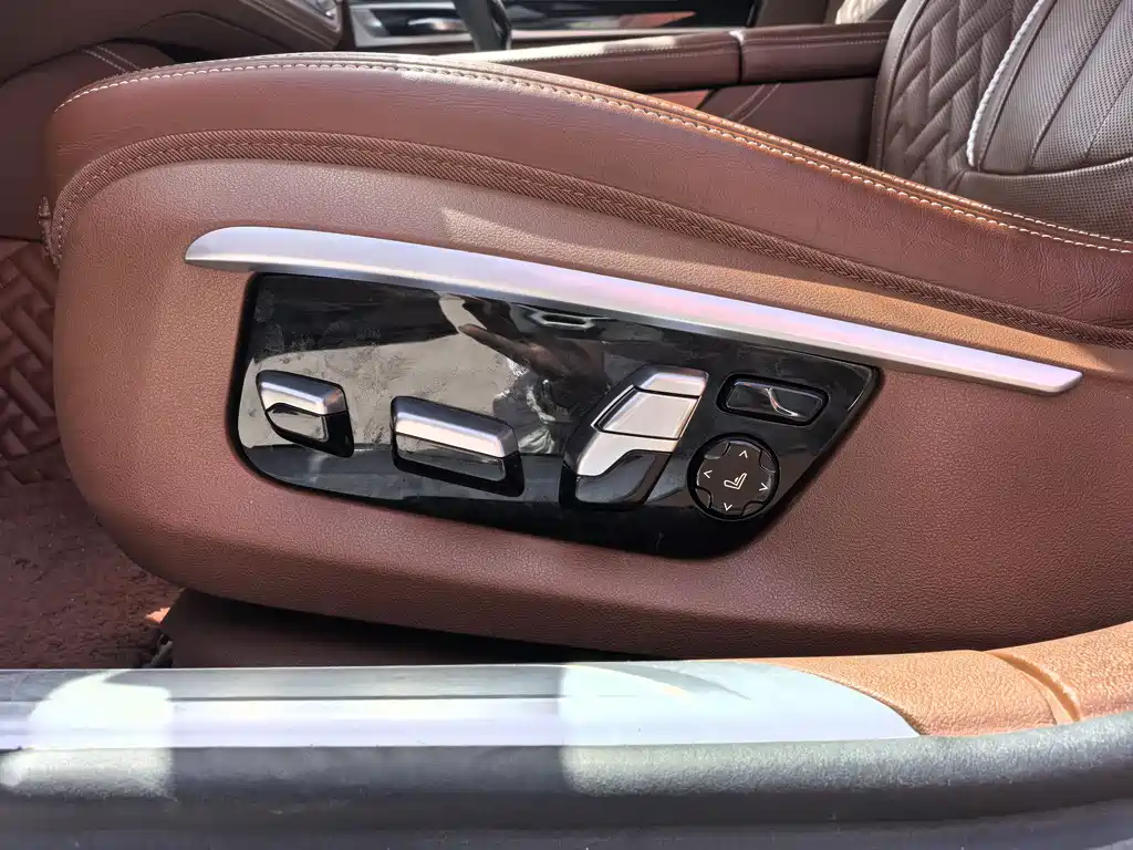 BMW 7 Series 2019 — фото 16
