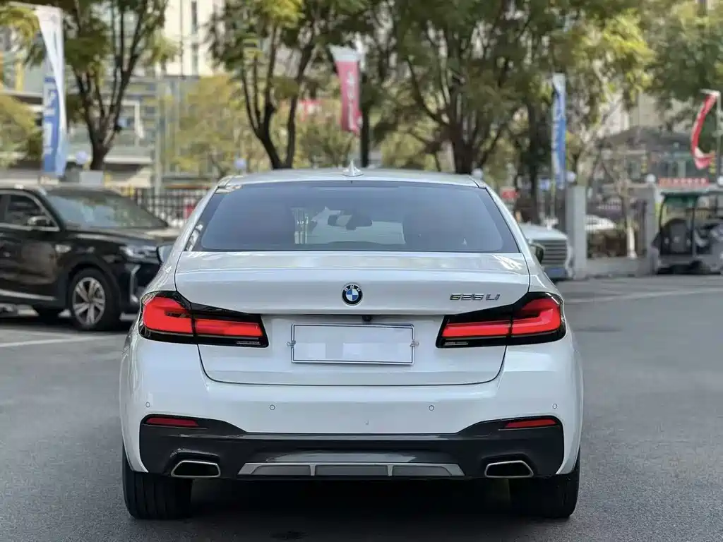 BMW 5 Series 2021 — фото 10