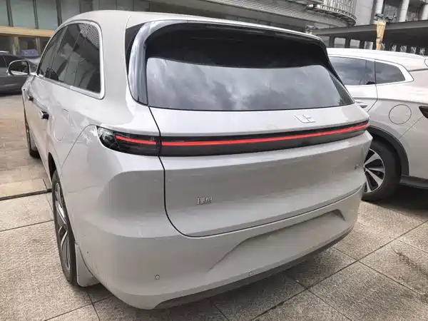 Li Auto L6 2025