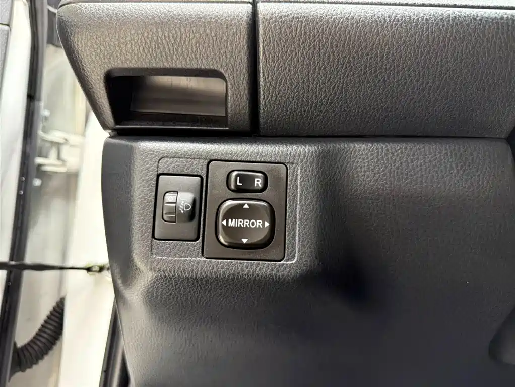 Toyota Yaris L 2022 — фото 9