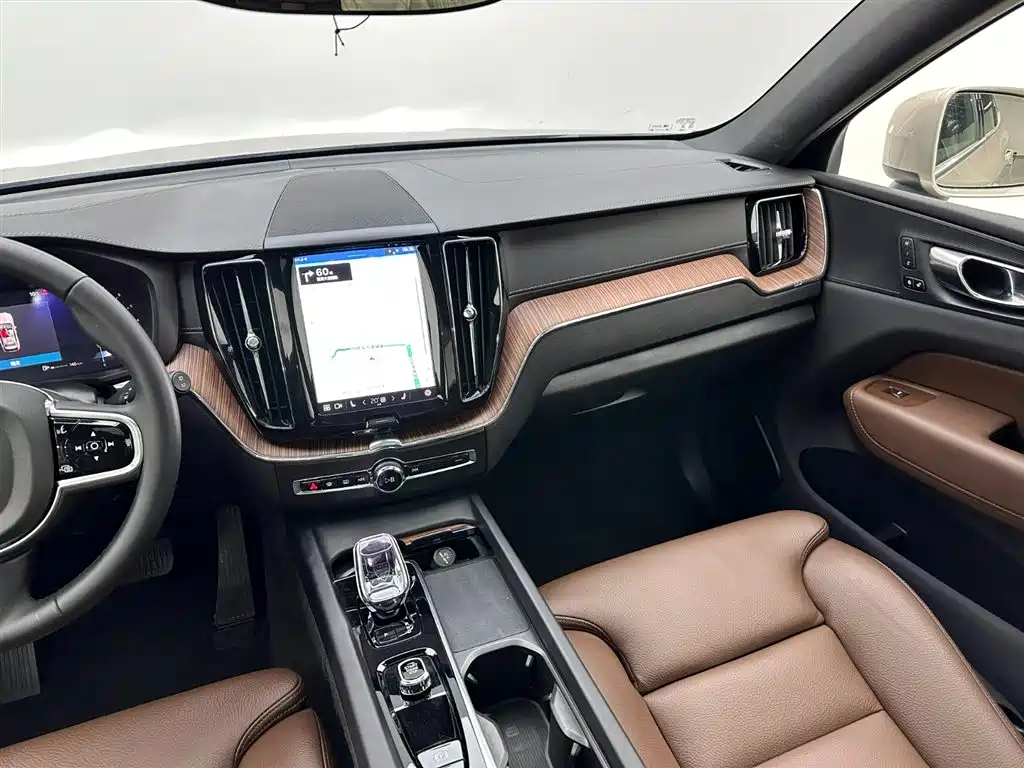 Volvo XC60 2025 — фото 14