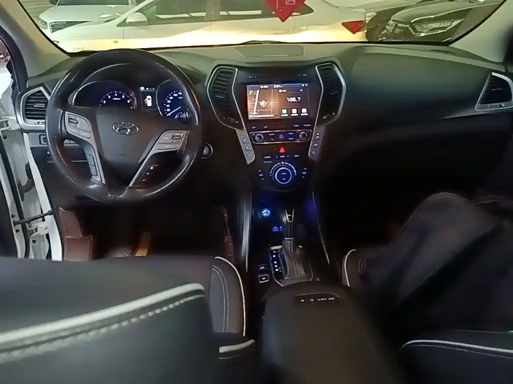Hyundai Santa Fe 2019 — фото 10