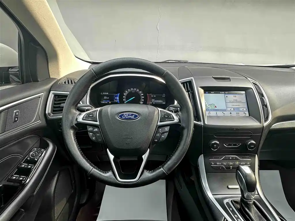 Ford Edge 2016 — фото 16