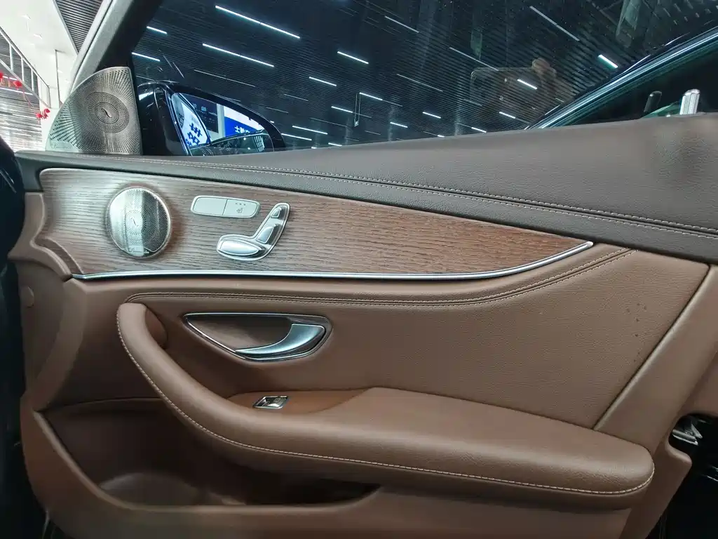 Mercedes-Benz E-Class 2022 — фото 18