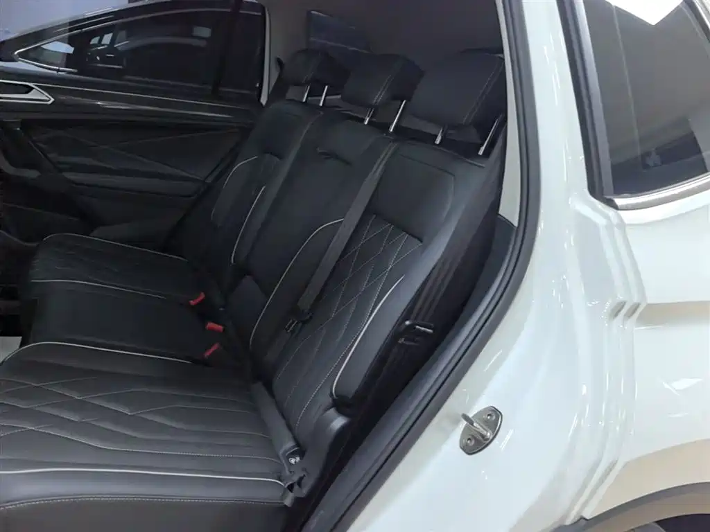 Volkswagen Tiguan L 2022 — фото 17
