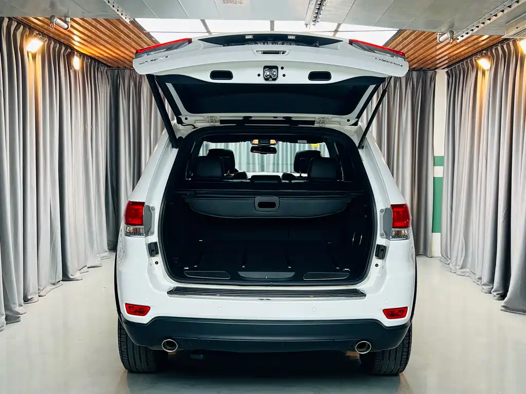 Jeep Grand Cherokee 2015 — фото 6