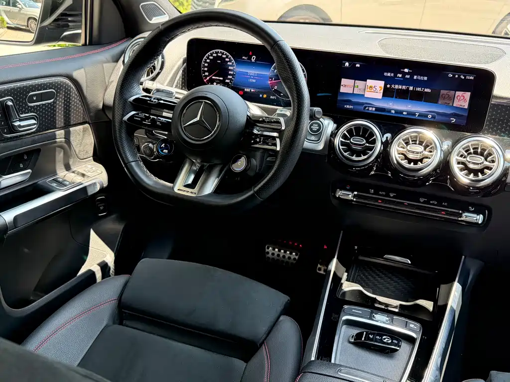 Mercedes-Benz GLB AMG 2025 — фото 13