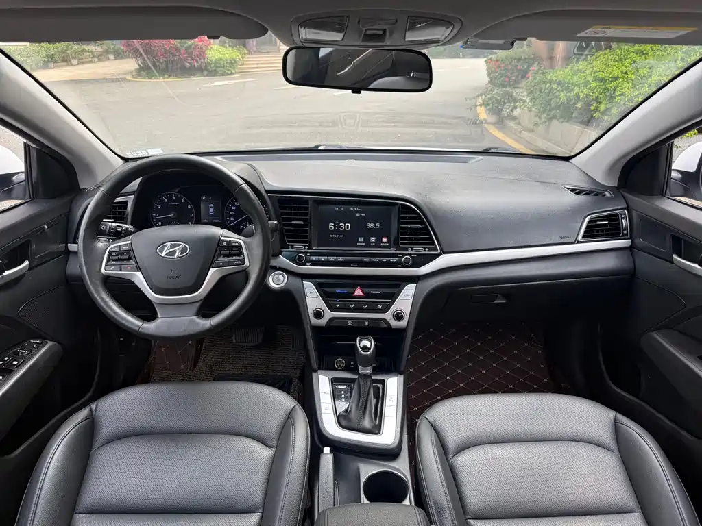 Hyundai Elantra 2017 — фото 10