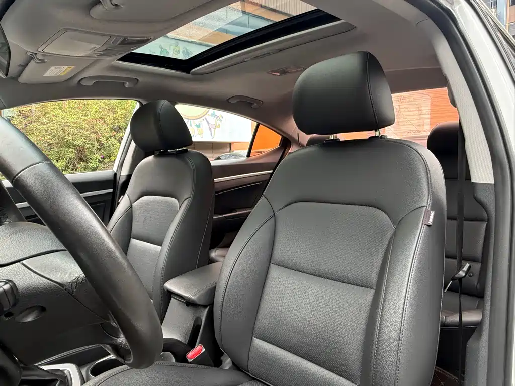 Hyundai Elantra 2017 — фото 13