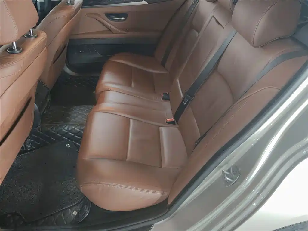 BMW 5 Series 2017 — фото 13