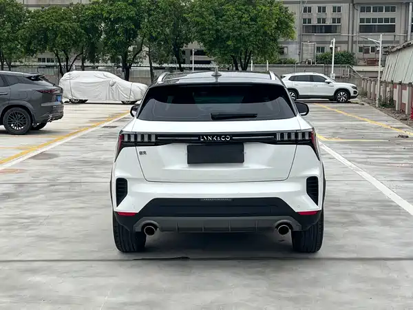 Lynk & Co 06 2023