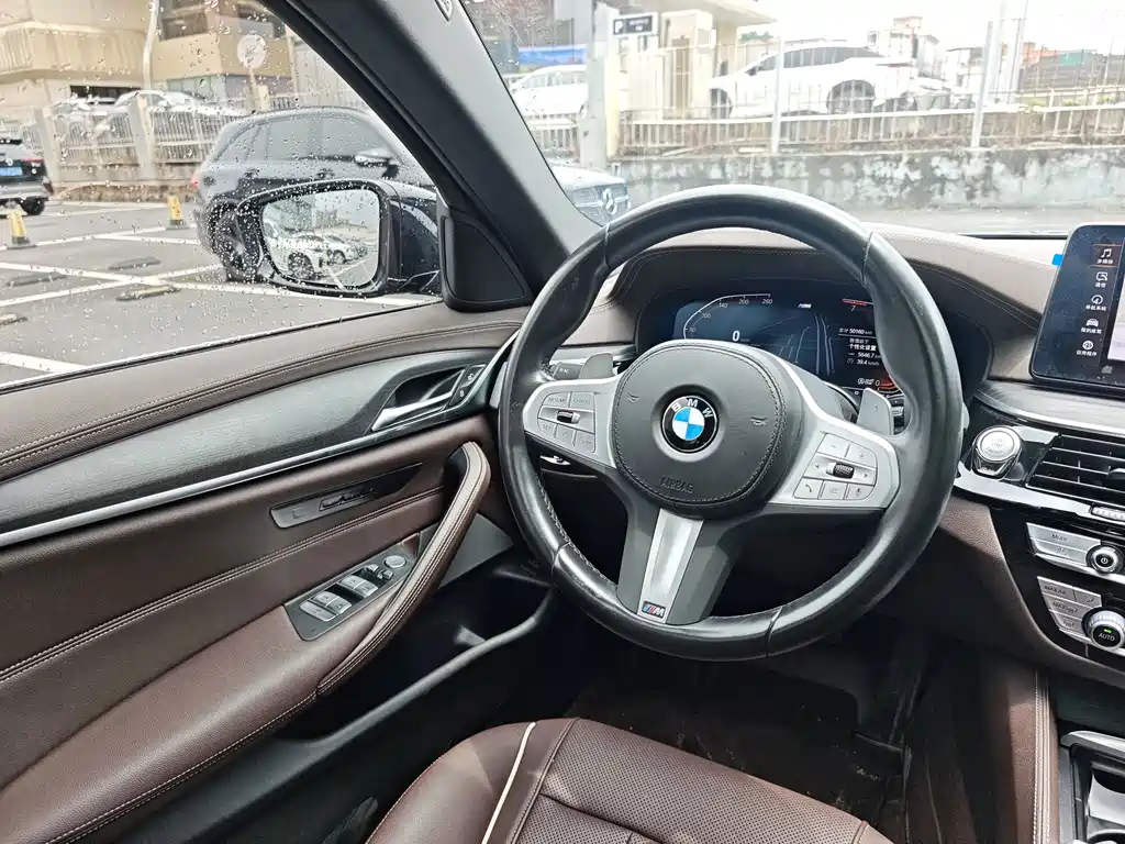 BMW 5 Series 2022 — фото 17