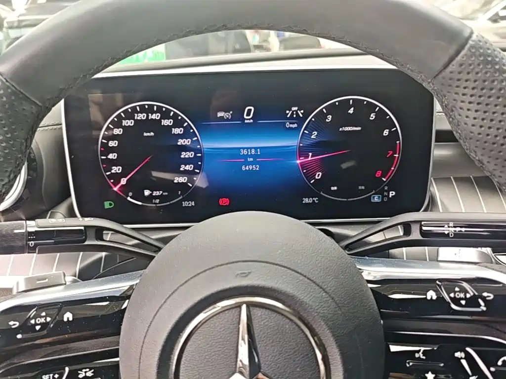 Mercedes-Benz C-Class 2024 — фото 12