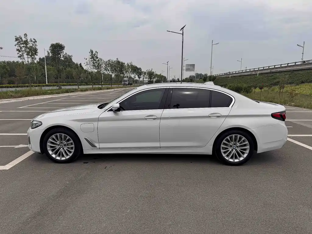 BMW 5 Series New Energy 2021 — фото 7