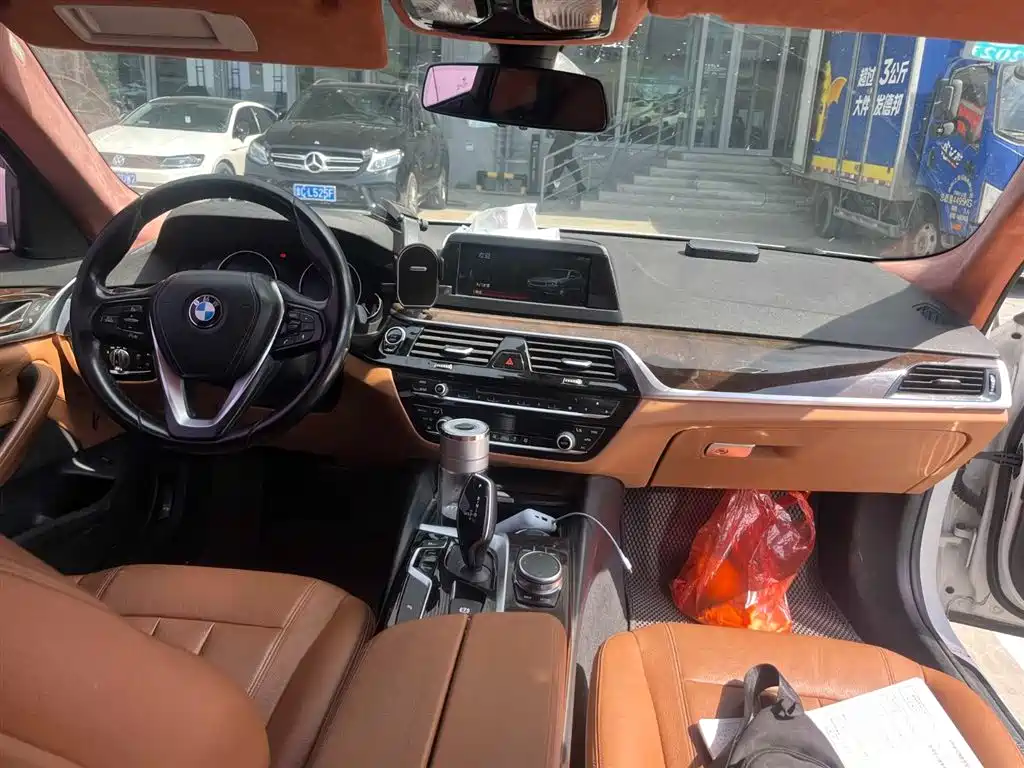 BMW 5 Series 2017 — фото 9
